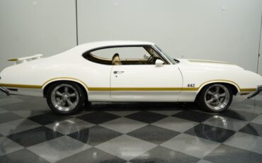 Unknown-442-1970-White-Gold-17