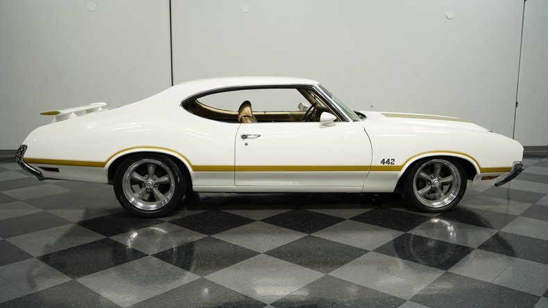 Unknown-442-1970-White-Gold-17
