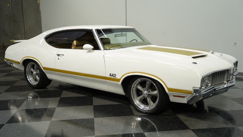 Unknown-442-1970-White-Gold-18