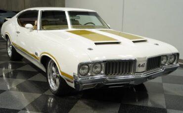 Unknown-442-1970-White-Gold-19