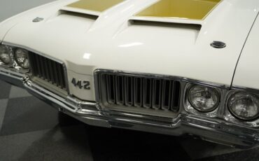 Unknown-442-1970-White-Gold-23