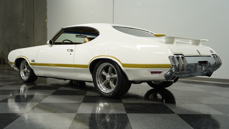 Unknown-442-1970-White-Gold-27