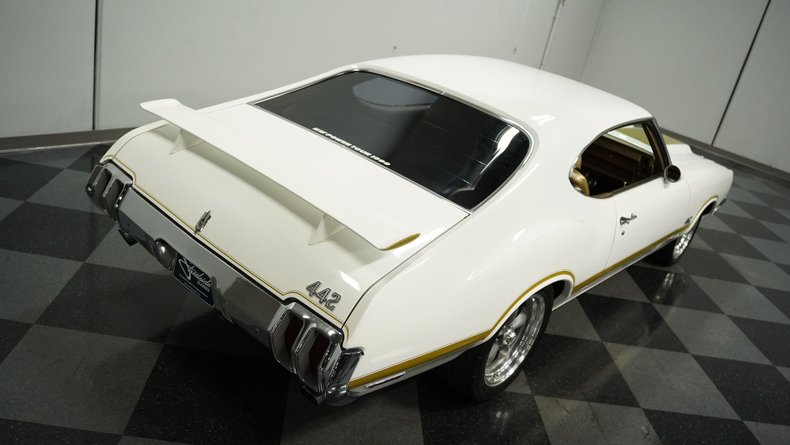Unknown-442-1970-White-Gold-28