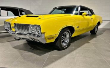 Unknown-442-1970-Yellow-Black