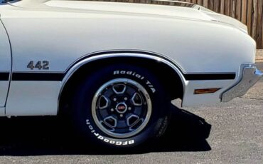 Unknown-442-1972-White-Black-10