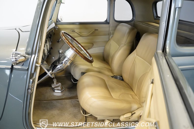 Unknown-5-window-1934-Charcoal-Gray-Metall-Tan-45