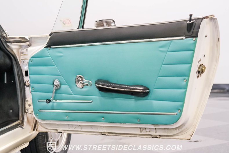 Unknown-850-1972-White-Blue-18