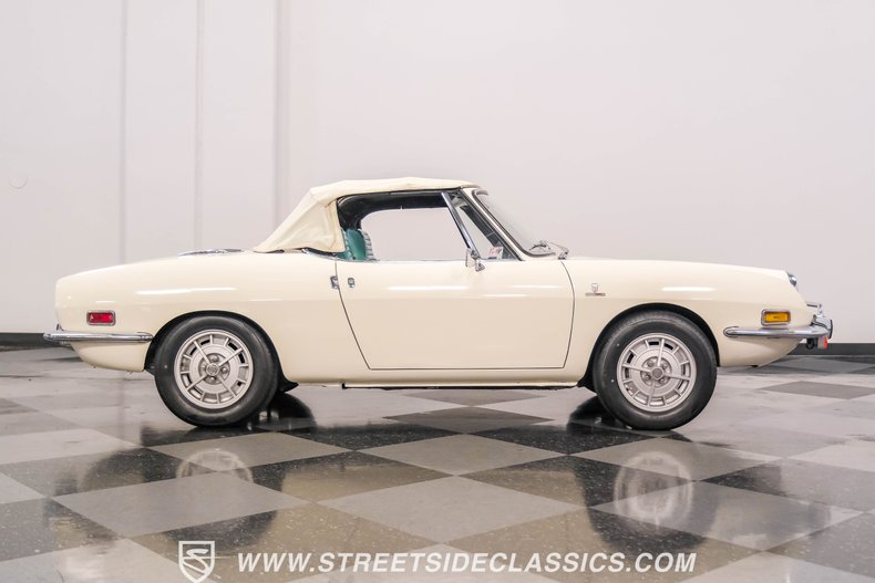 Unknown-850-1972-White-Blue-38