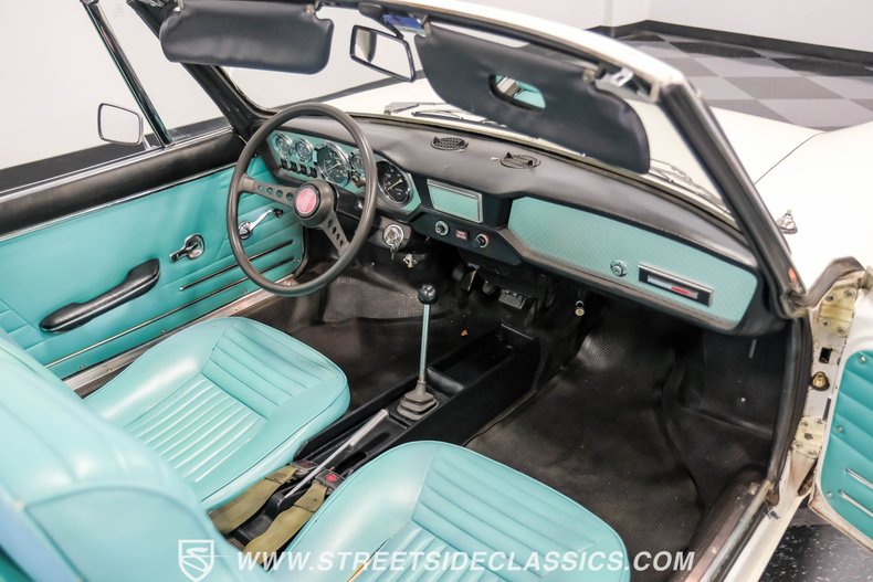 Unknown-850-1972-White-Blue-42