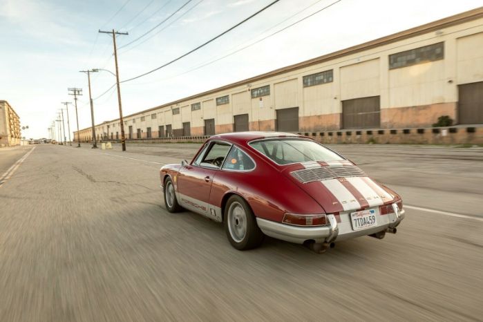 Unknown-911-1967-Red-Black-10