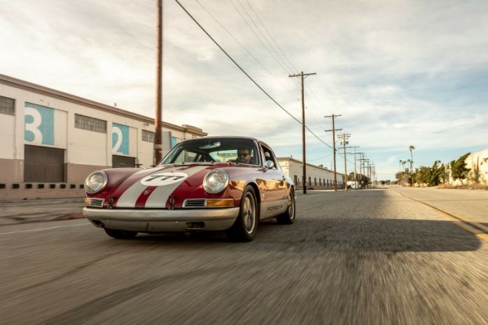 Unknown-911-1967-Red-Black-11
