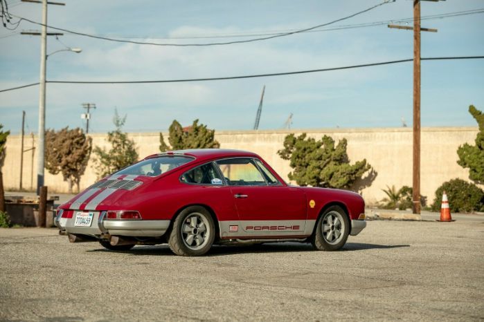 Unknown-911-1967-Red-Black-12