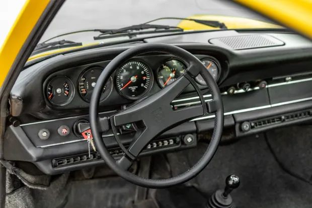 Unknown-911-1969-Yellow-7