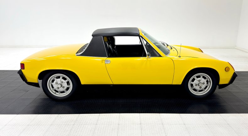 Unknown-914-1973-Saturn-Yellow-Black-11