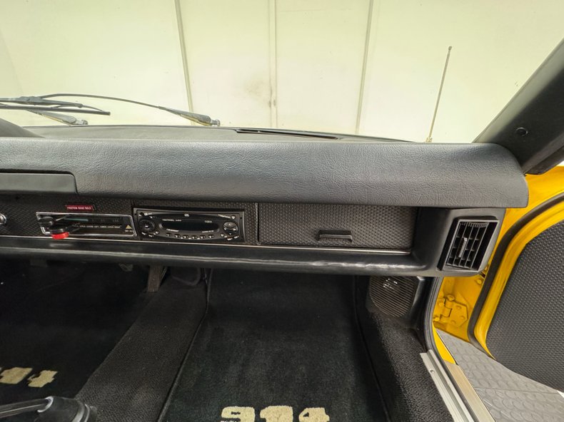 Unknown-914-1973-Saturn-Yellow-Black-44