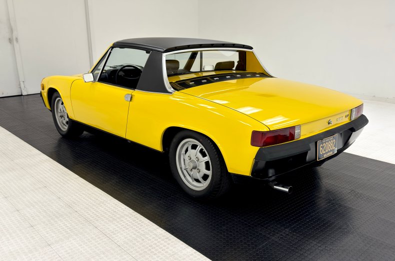 Unknown-914-1973-Saturn-Yellow-Black-8