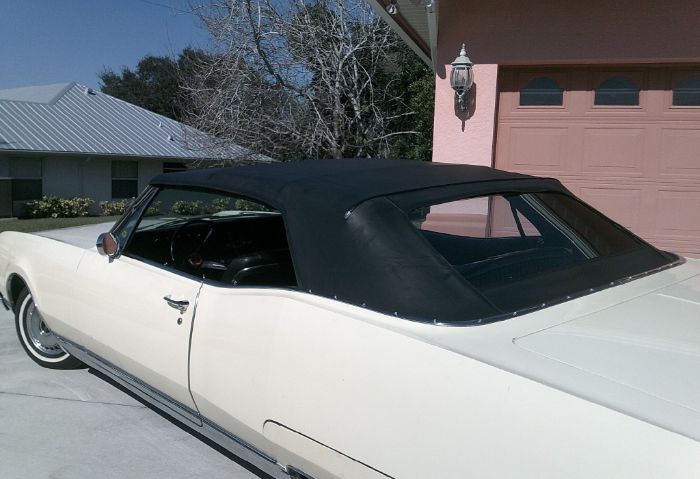 Unknown-98-1967-Light-Yellow-Black-1