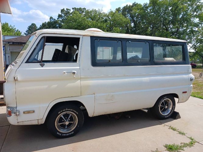 Unknown-A100-1970-WhiteBlack-1