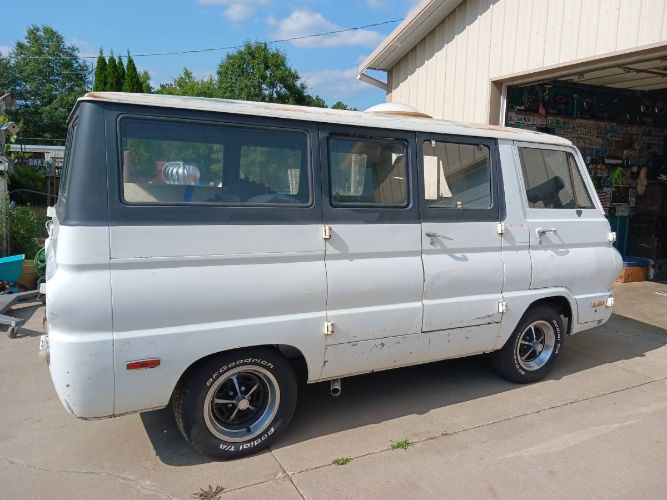 Unknown-A100-1970-WhiteBlack-4