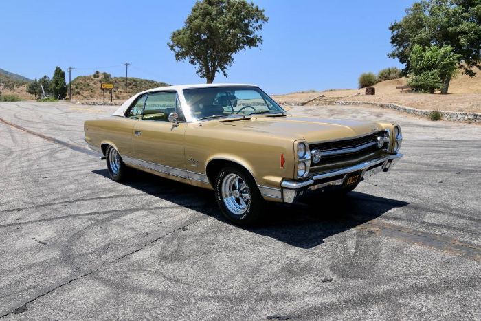 Unknown-Ambassador-1968-Scarab-Gold-Irid-Gold-Metallic-Cloth-2