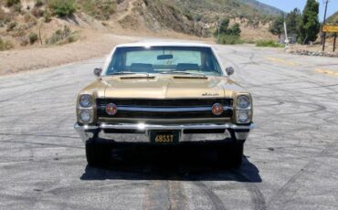 Unknown-Ambassador-1968-Scarab-Gold-Irid-Gold-Metallic-Cloth-3