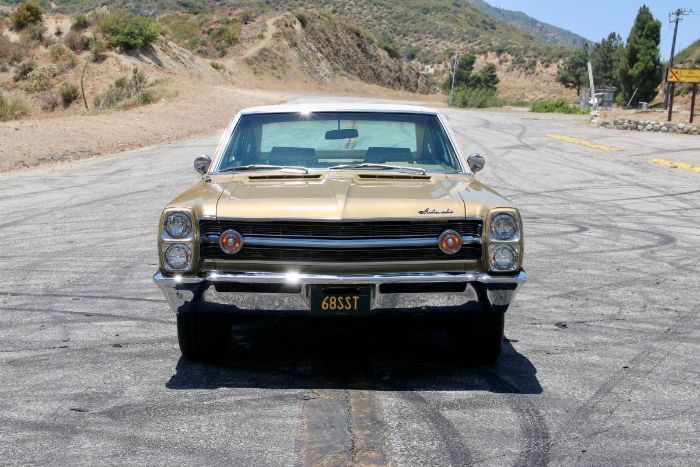 Unknown-Ambassador-1968-Scarab-Gold-Irid-Gold-Metallic-Cloth-3