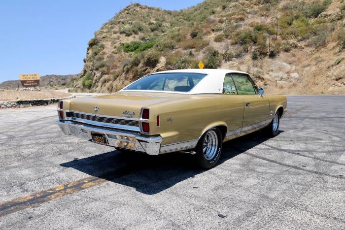Unknown-Ambassador-1968-Scarab-Gold-Irid-Gold-Metallic-Cloth-6