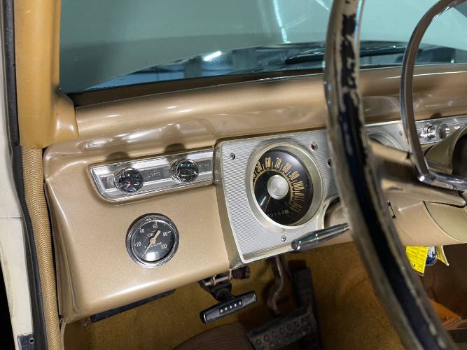 Unknown-Barracuda-1965-White-16