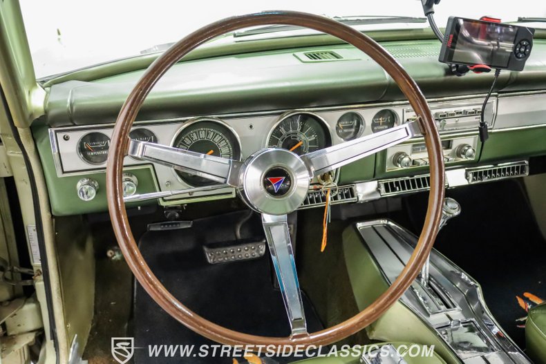 Unknown-Barracuda-1966-Citron-Gold-Metallic-Green-40
