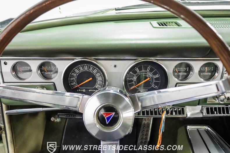 Unknown-Barracuda-1966-Citron-Gold-Metallic-Green-41