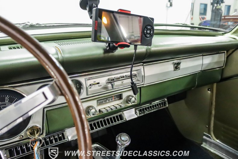 Unknown-Barracuda-1966-Citron-Gold-Metallic-Green-46