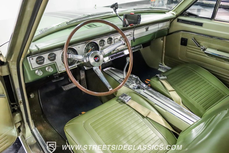 Unknown-Barracuda-1966-Citron-Gold-Metallic-Green-8