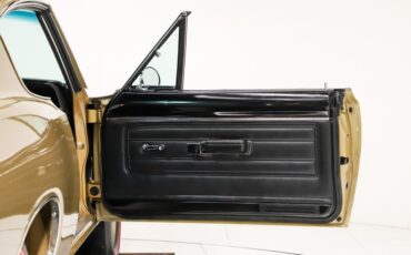 Unknown-Barracuda-1968-Ember-Gold-Black-27