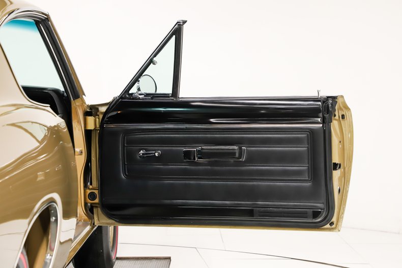 Unknown-Barracuda-1968-Ember-Gold-Black-27