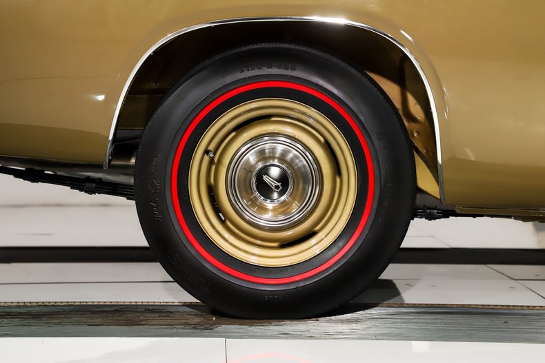 Unknown-Barracuda-1968-Ember-Gold-Black-41