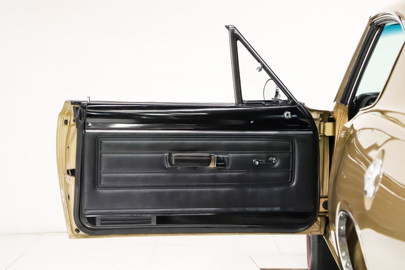 Unknown-Barracuda-1968-Ember-Gold-Black-8