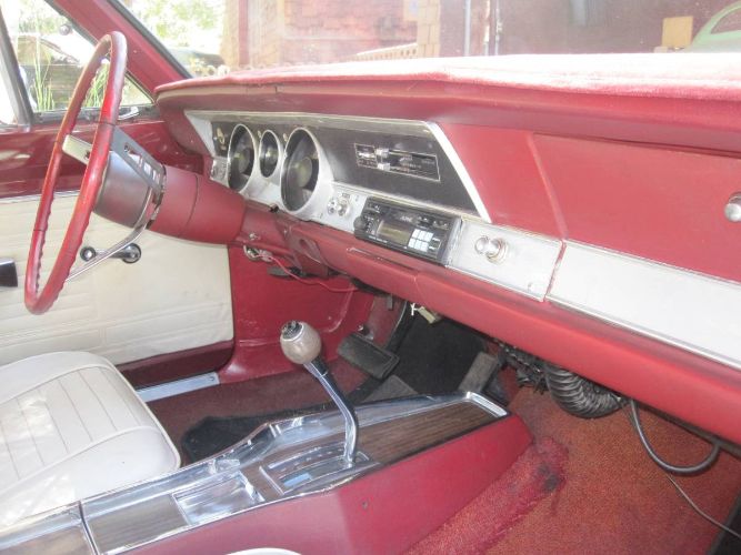 Unknown-Barracuda-1969-Red-White-13