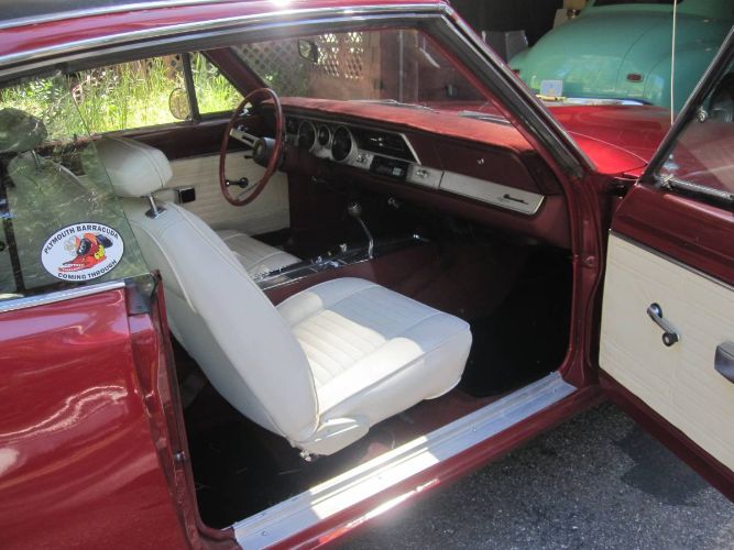 Unknown-Barracuda-1969-Red-White-14