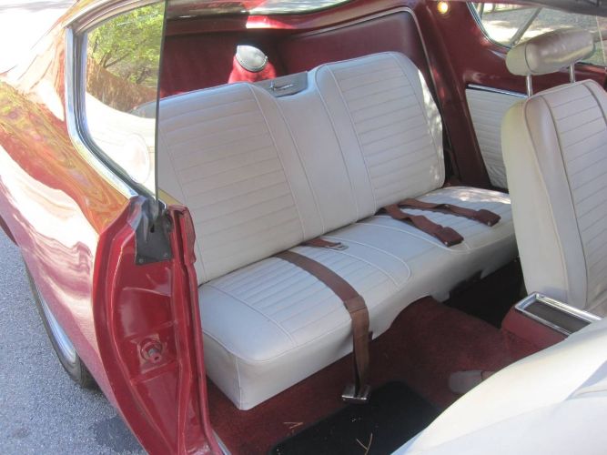 Unknown-Barracuda-1969-Red-White-15