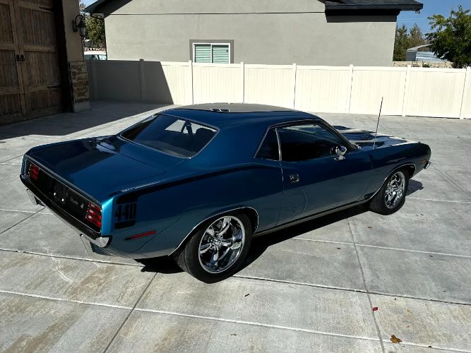 Unknown-Barracuda-1970-Sassy-Grass-Green-Black-Leather-2