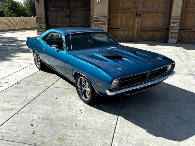 Unknown-Barracuda-1970-Sassy-Grass-Green-Black-Leather