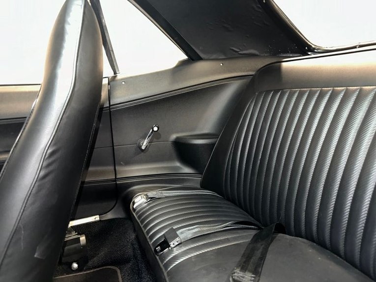 Unknown-Barracuda-1972-Silver-Black-5