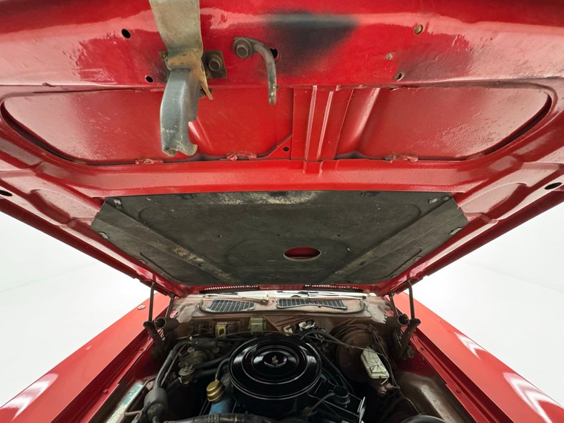 Unknown-Barracuda-1973-Rallye-Red-White-13