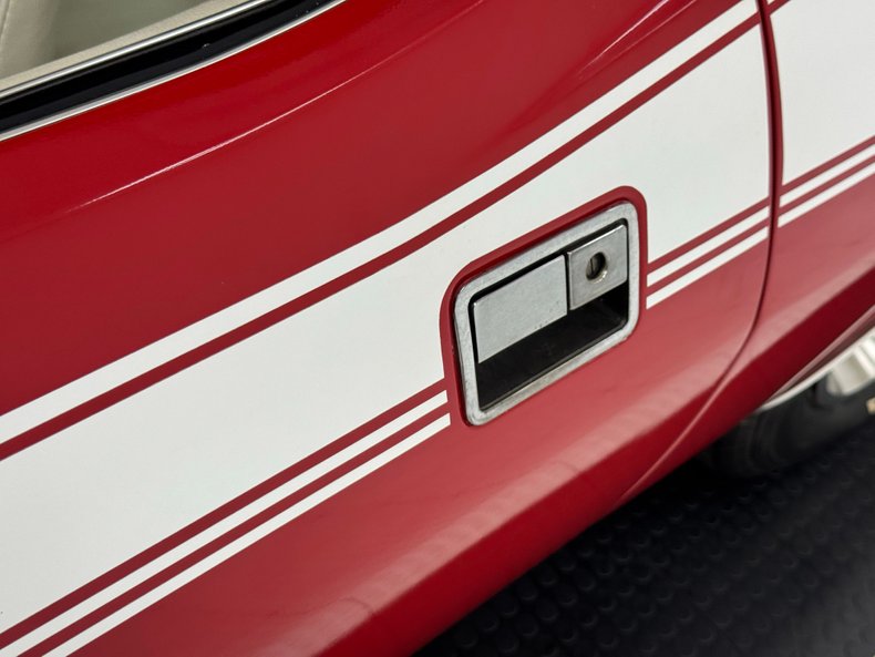 Unknown-Barracuda-1973-Rallye-Red-White-17