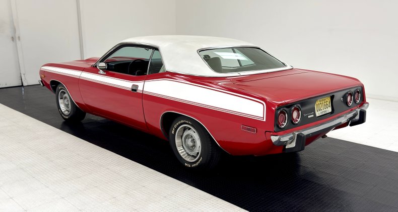 Unknown-Barracuda-1973-Rallye-Red-White-3