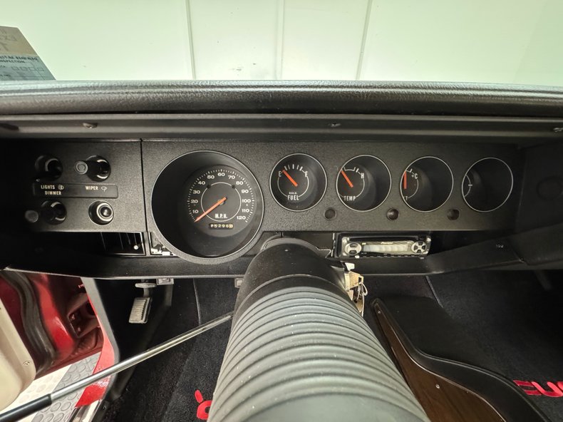 Unknown-Barracuda-1973-Rallye-Red-White-42