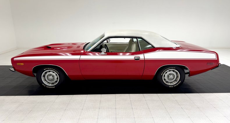 Unknown-Barracuda-1973-Rallye-Red-White