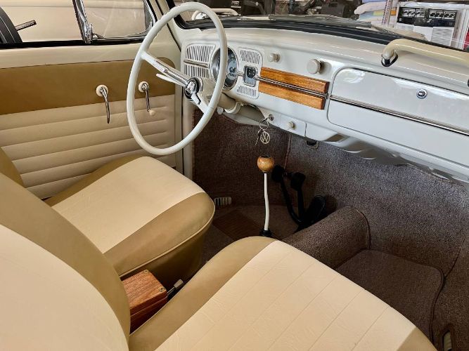 Unknown-Beetle-1965-Pearl-White-Tan-7