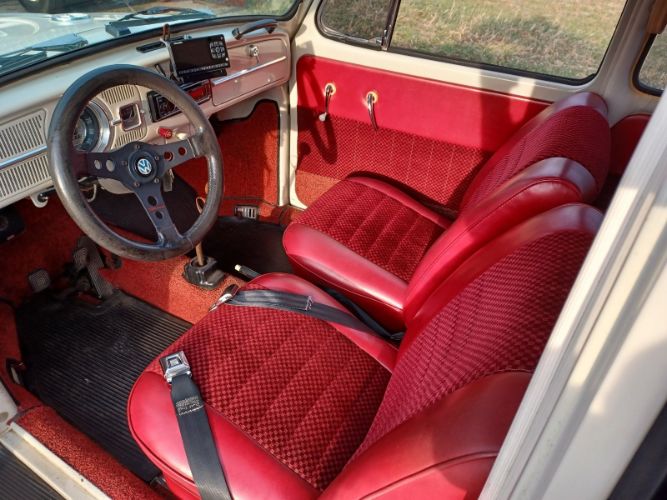 Unknown-Beetle-1966-Pearl-White-Pigalle-Red-7