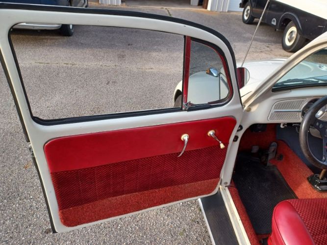 Unknown-Beetle-1966-Pearl-White-Pigalle-Red-8